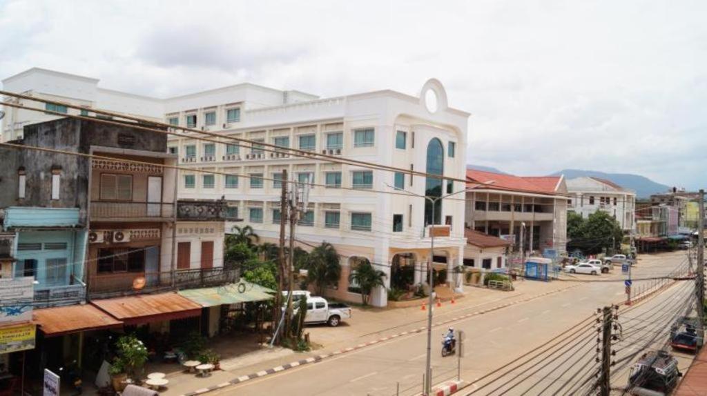 Lankham Hotel Pakse Extérieur photo